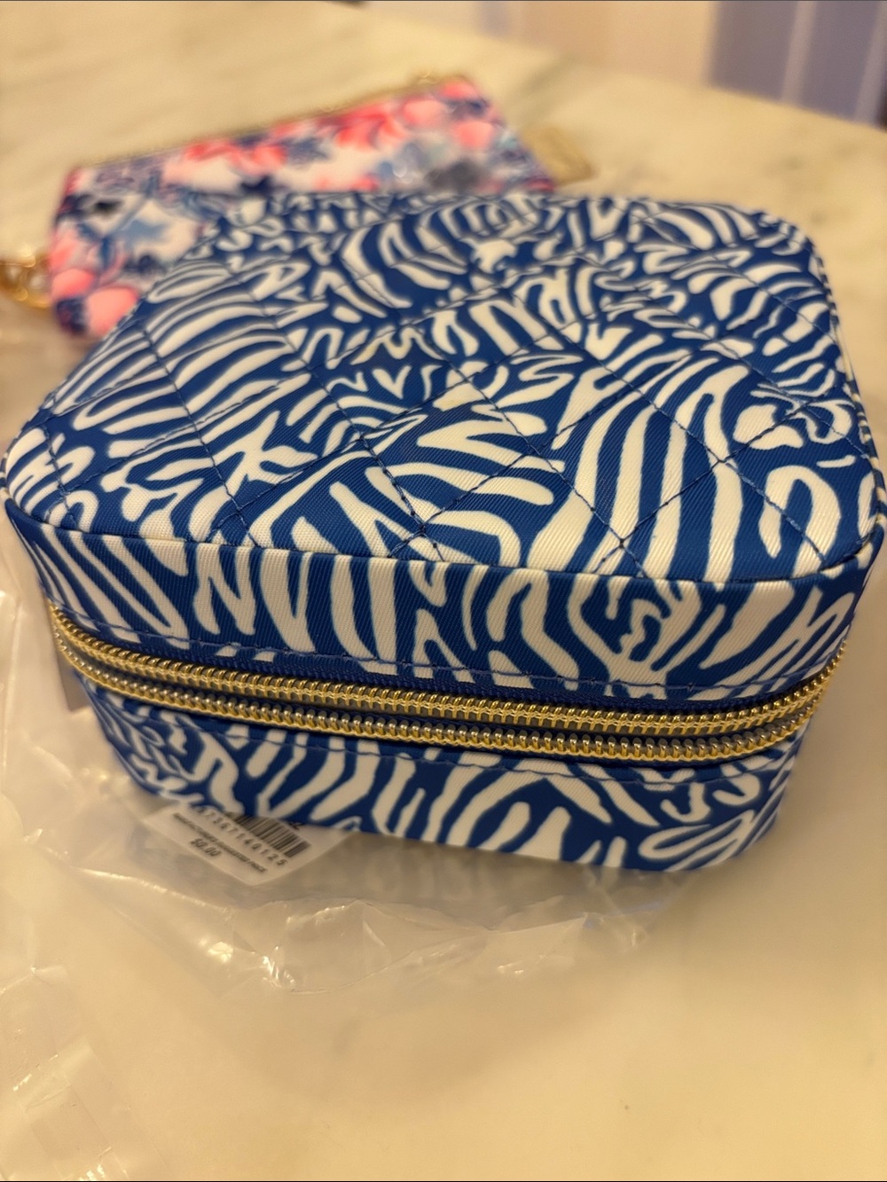 Lilly Pulitzer gwp's new - Picture 5 of 7